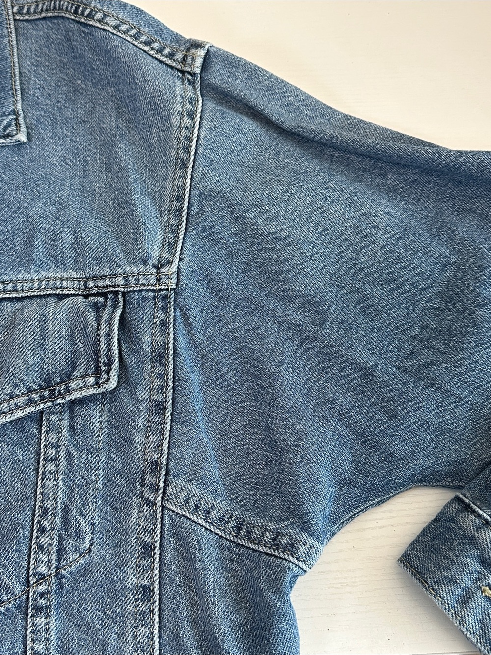 NWOT Levi's Women's Light Blue Denim Trucker Jacket - Picture 6 of 6